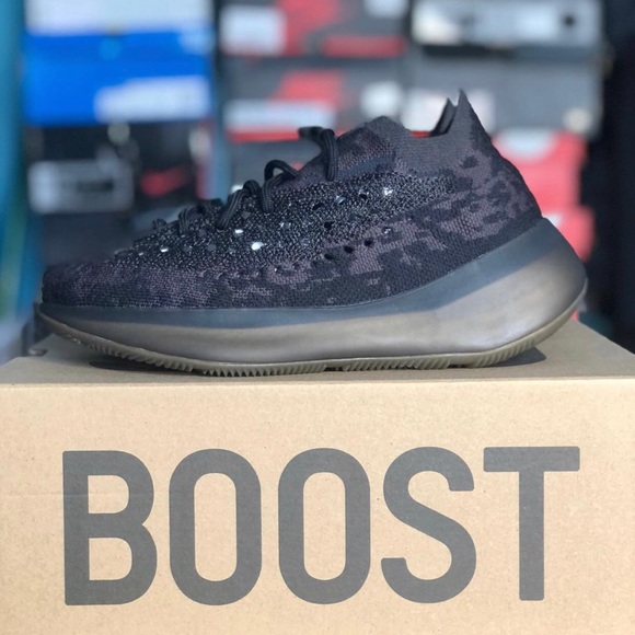 Yeezy 380 "Onyx" - Picture 5 of 6